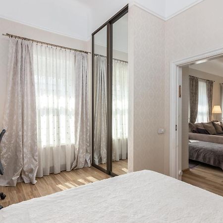 Elegant Apartment In Historical Centre & Free Locked Parking Riga Eksteriør bilde