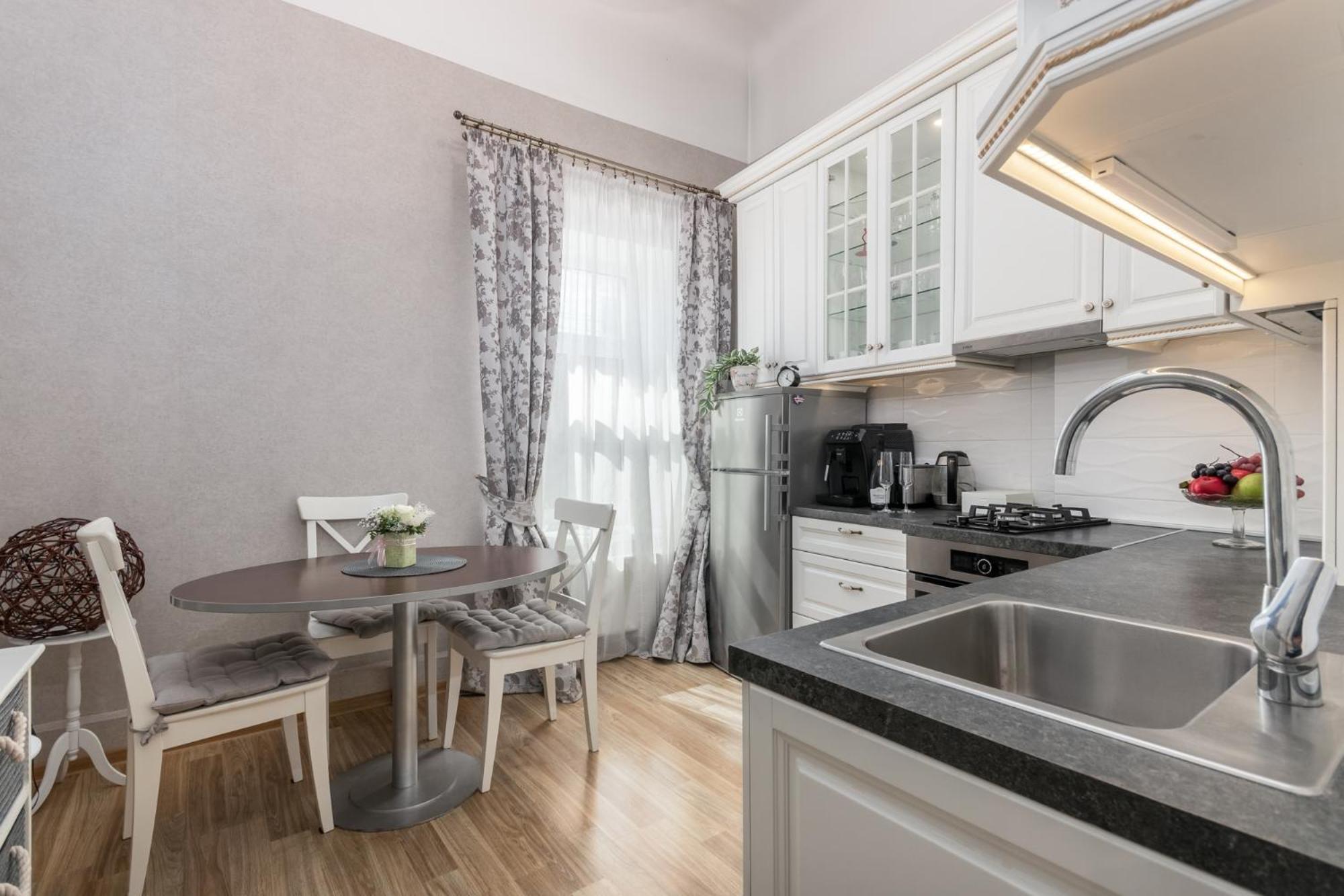 Elegant Apartment In Historical Centre & Free Locked Parking Riga Eksteriør bilde